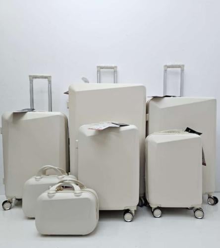 شنط سفر ٧ قطع