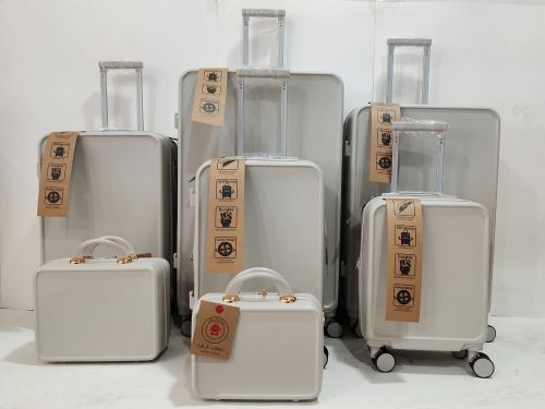 شنط سفر ٧ قطع