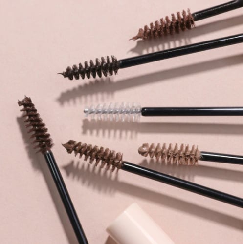 ماسكارا للحواجب رقم 06