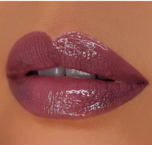 مرطب وملمع شفاه رقم 012 ONLY SMOOCHES