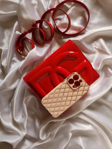 شنط دولتشي اند غابانا يتوفر عدة الوان الحجم موضح ب...