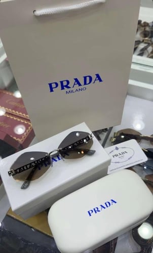 نظارات برادا يتوفر لونين