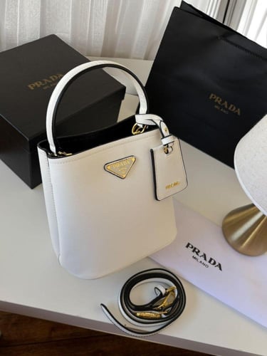 شنط برادا كوالتي الحجم الصغير