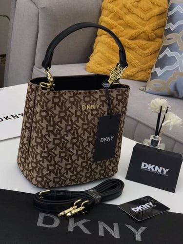 شنط دكني DKNY كوالتي يتوفر عدة الوان الحجم موضح با...