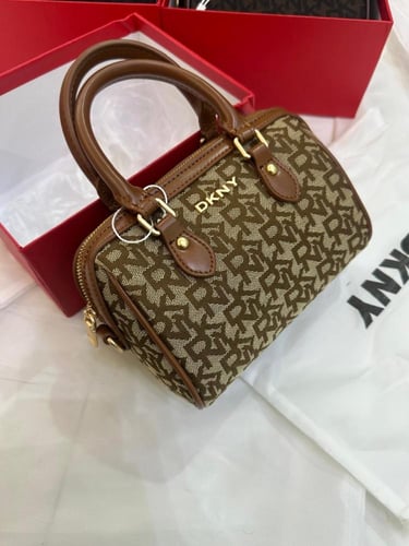 شنط دكني DKNY درجة اولى حجم صغير