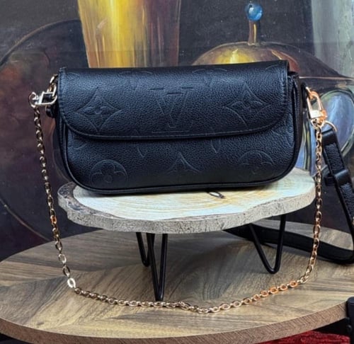 شنط لويس فيتون ماستر حجم وسط