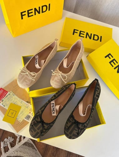 حذاء فندي ماستر فلات نسائي يتوفر لونين
