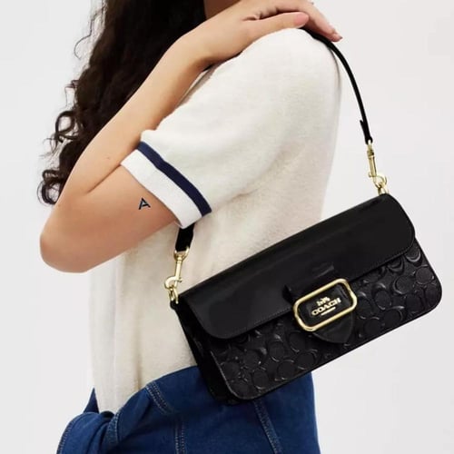 شنطة كوتش هاي كوالتي لون أسود لامع حجم وسط