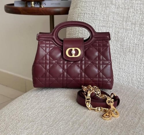 شنط ديور هاي كوالتي المقاس 19 سم الصغير يتوفر عدة...