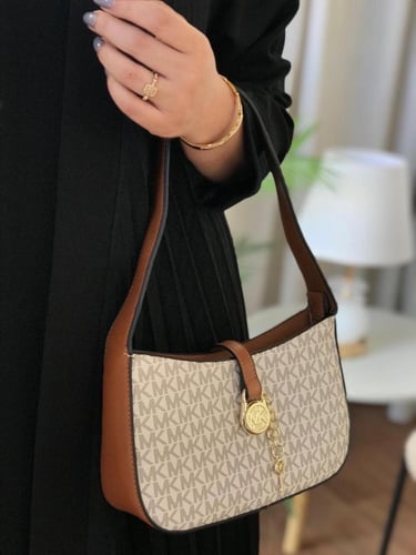 شنط مايكل كورس الحجم موضح بالصور