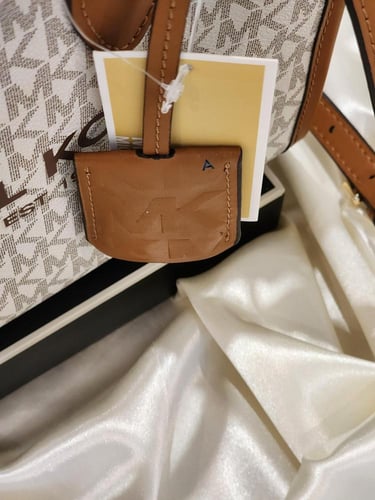 شنط مايكل كورس هاي كوالتي الحجم وسط