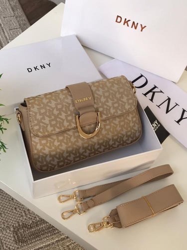 شنط DKNY كوالتي يتوفر ٣ الوان الحجم وسط