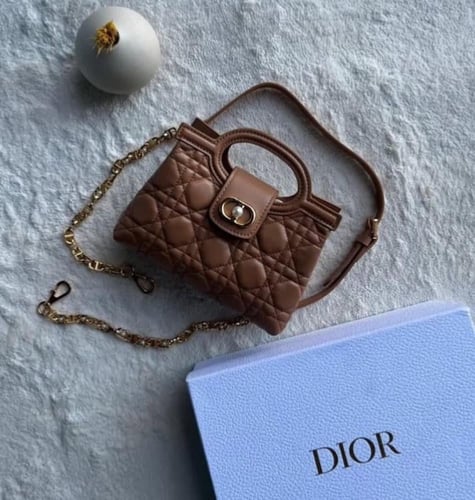 شنط ديور هاي كوالتي المقاس 19 سم الصغير يتوفر عدة...