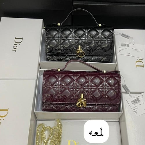 شنط شانيل لون لامع الحجم موضح بالصور