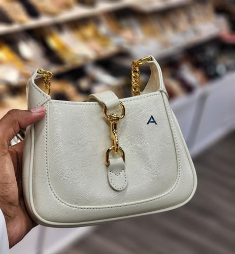 شنطة قوتشي هاي كوالتي حجم صغير مع كامل الملحقات ال...