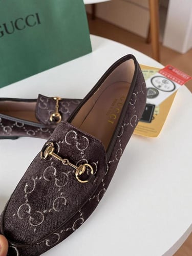 شوز قوتشي ماستر مخمل