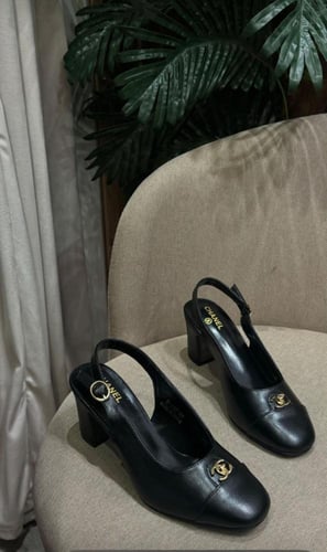 طقم شانيل شنطة وكعب عريض