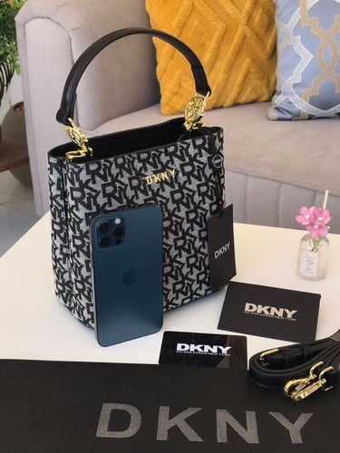 شنط دكني DKNY كوالتي يتوفر عدة الوان الحجم موضح با...