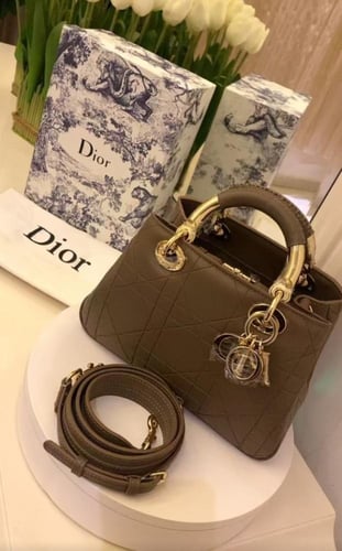 شنط ديور كوالتي الحجم موضح بالصور