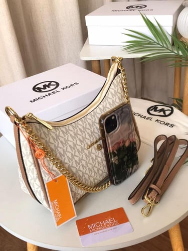 شنط مايكل كورس حجم وسط