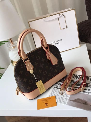 شنطة لويس فيتون درجة اولى الحجم وسط