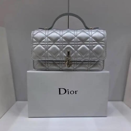 شنطة ديور فضي