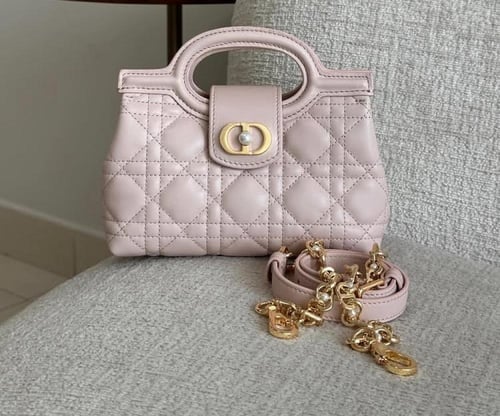 شنط ديور هاي كوالتي المقاس 19 سم الصغير يتوفر عدة...