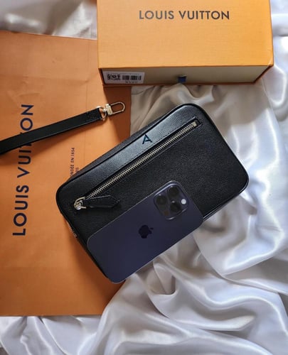 محفظة عريضه من سحاب ومقسمه من الداخل لويس فيتون كو...