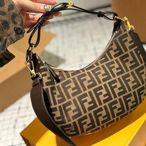 شنطة فندي كوالتي الحجم وسط الحزام عريض