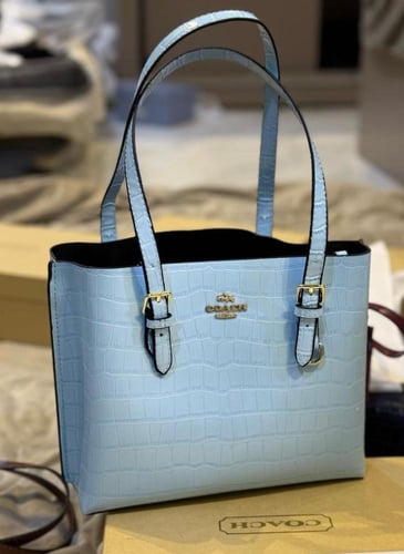 شنط كوتش كوالتي الحجم الوسط يتوفر الوان متعددة