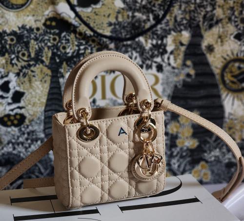 شنط ميني ديور هاي كوالتي يتوفر عدة الوان