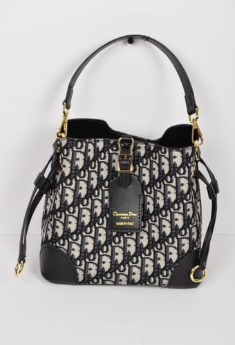 شنطة ديور هاي كوالتي يتوفر سير قصير وسير طويل