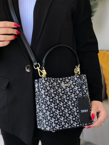 شنط دكني DKNY كوالتي يتوفر عدة الوان الحجم موضح با...