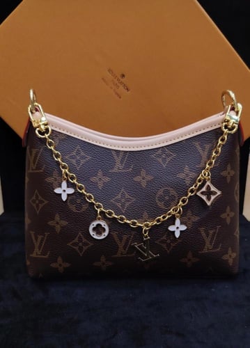 شنطة لويس فيتون حجم وسط يتوفر لونين
