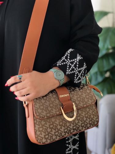 شنط DKNY كوالتي يتوفر ٣ الوان الحجم وسط