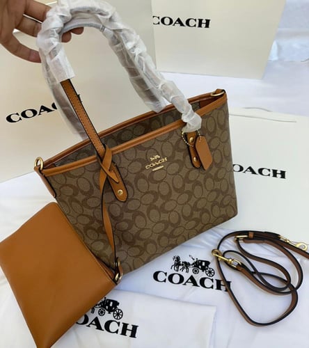 شنط كوتش هاي كوالتي بسحاب حجم وسط يتوفر عدة الوان