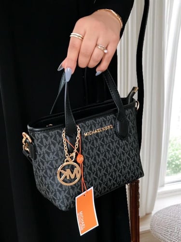 شنط مايكل كورس الحجم موضح بالصور