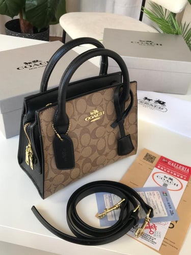 شنط كوتش كوالتي الحجم موضح بالصور يتوفر ٣ الوان