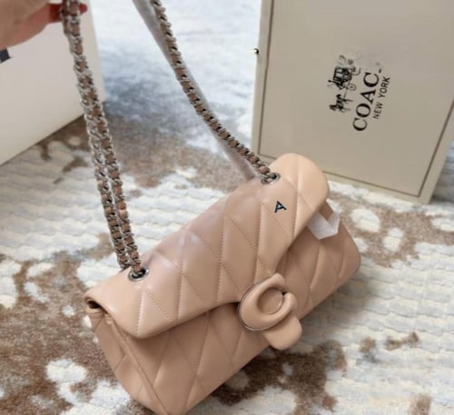 شنطة كوتش هاي كوالتي الحجم ١٩ سم يتوفر عدة الوان