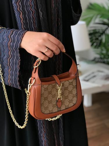 شنط قوتشي كوالتي كريستال ناعم الحجم موضح بالصور