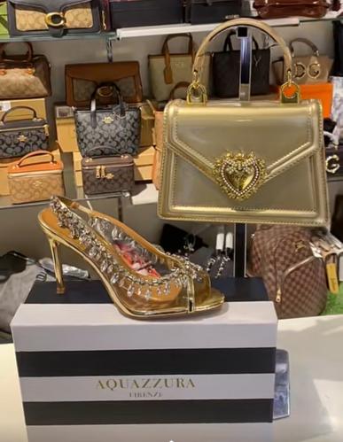 طقم لون ذهبي شنطة وكعب