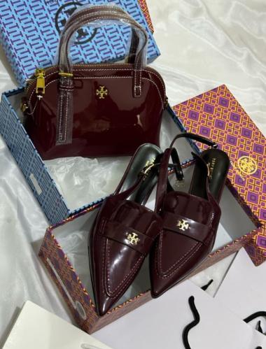 طقم شنطة و كعب توري بورش لون عنابي لامع