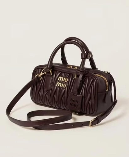 شنطة ميو ميو لون بني مقاس 22 سم