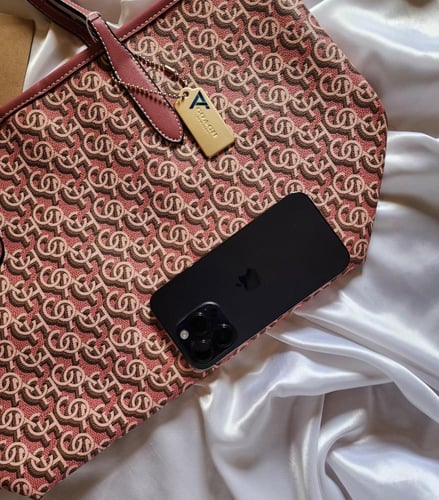 شنط كوتش حجم وسط واسع يتوفر عدة ألوان