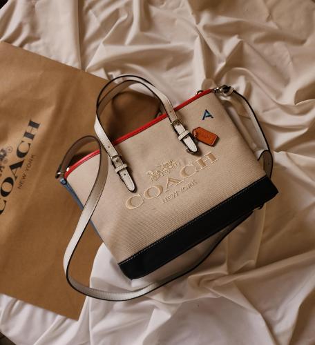 شنطة كوتش هاي كوالتي الحجم موضح بالصور