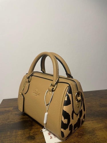 شنط كوتش موديل التايقر هاي كوالتي