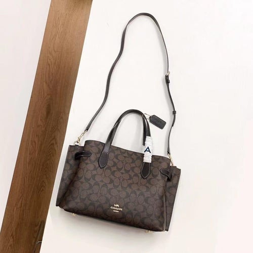 شنطة كوتش هاي كوالتي الحجم موضح بالصورة لون بني