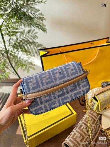 شنط فندي هاي كوالتي حجم صغير مع الملحقات