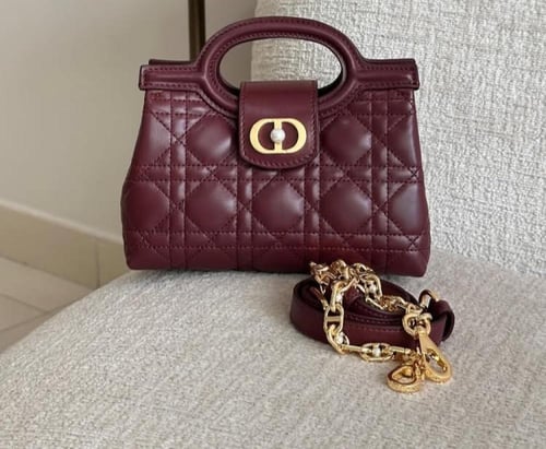 شنط ديور هاي كوالتي المقاس 19 سم الصغير يتوفر عدة...