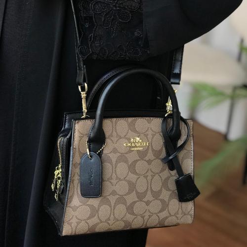 شنط كوتش كوالتي الحجم موضح بالصور يتوفر ٣ الوان